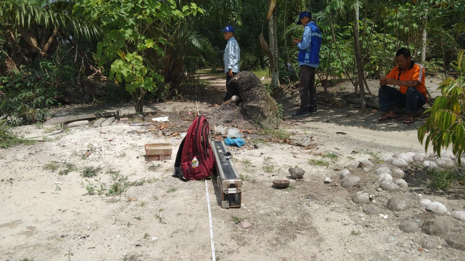 Ilustrasi Cari Titik Air Tanah di Gurun Panjang, Bukit Kapur Dumai